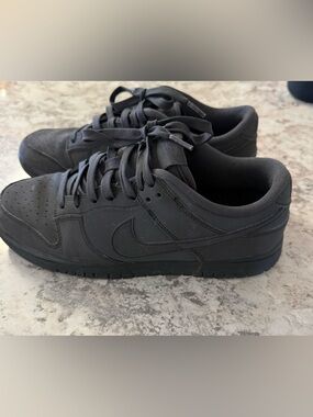 Nike Black Low-Top Leather Sneakers